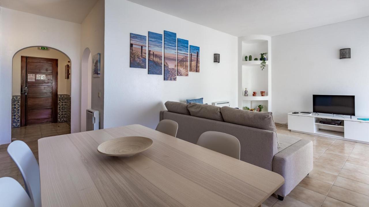 Charming Beachside Apartment W/ Pool By Lovelystay Albufeira Exteriör bild