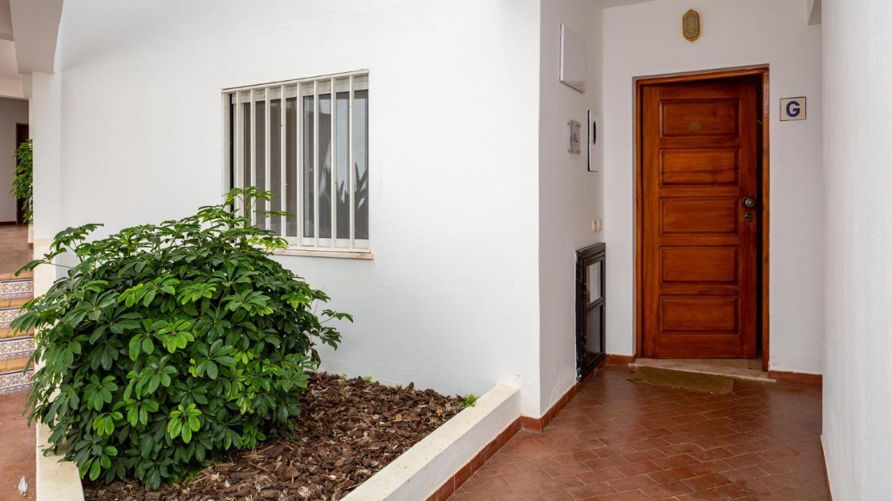 Charming Beachside Apartment W/ Pool By Lovelystay Albufeira Exteriör bild