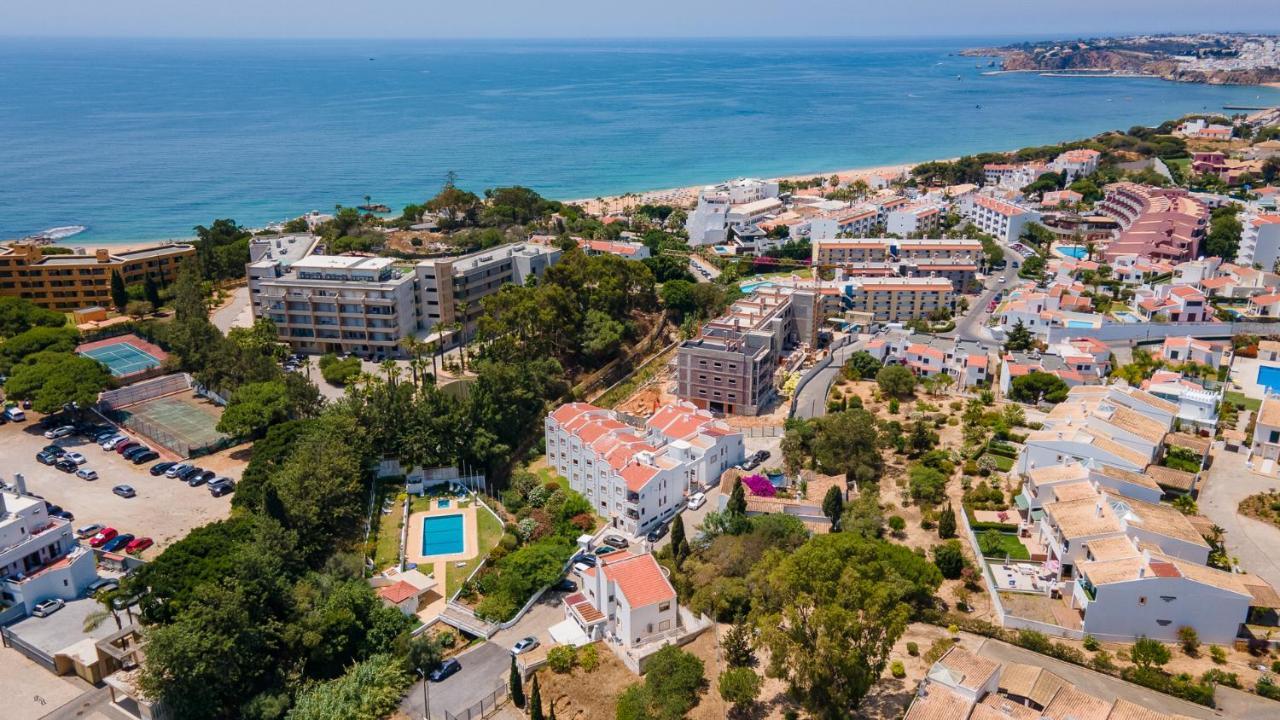 Charming Beachside Apartment W/ Pool By Lovelystay Albufeira Exteriör bild