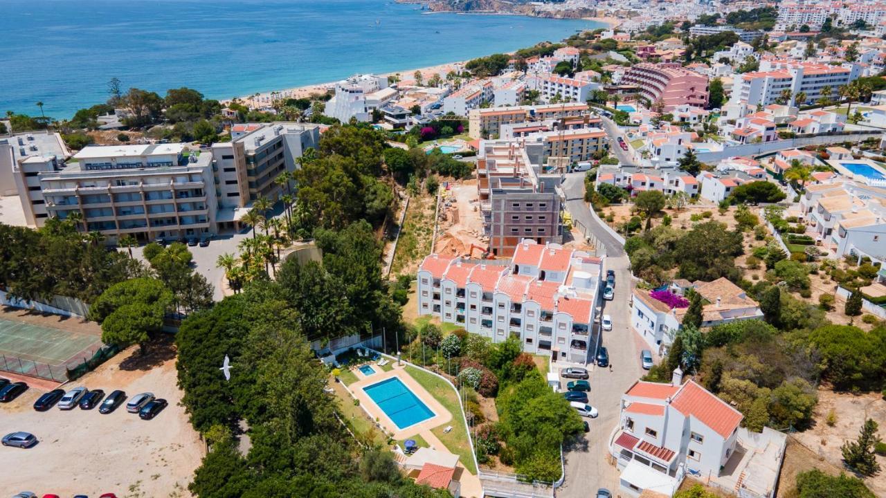 Charming Beachside Apartment W/ Pool By Lovelystay Albufeira Exteriör bild